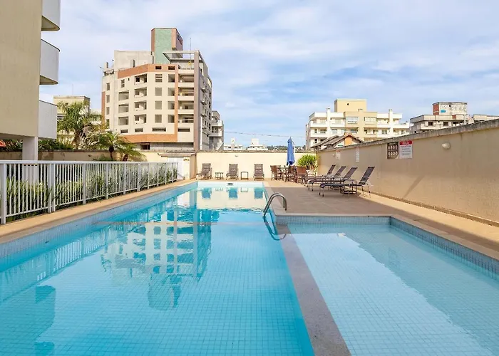Confortável Apartamento em Condomínio com Piscina Bombinhas